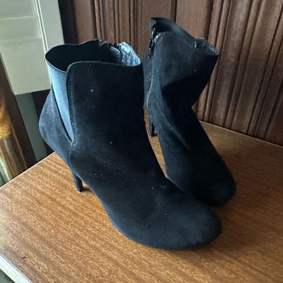 Thalia - Chic Black Heeled Boots - Picture 6 of 9